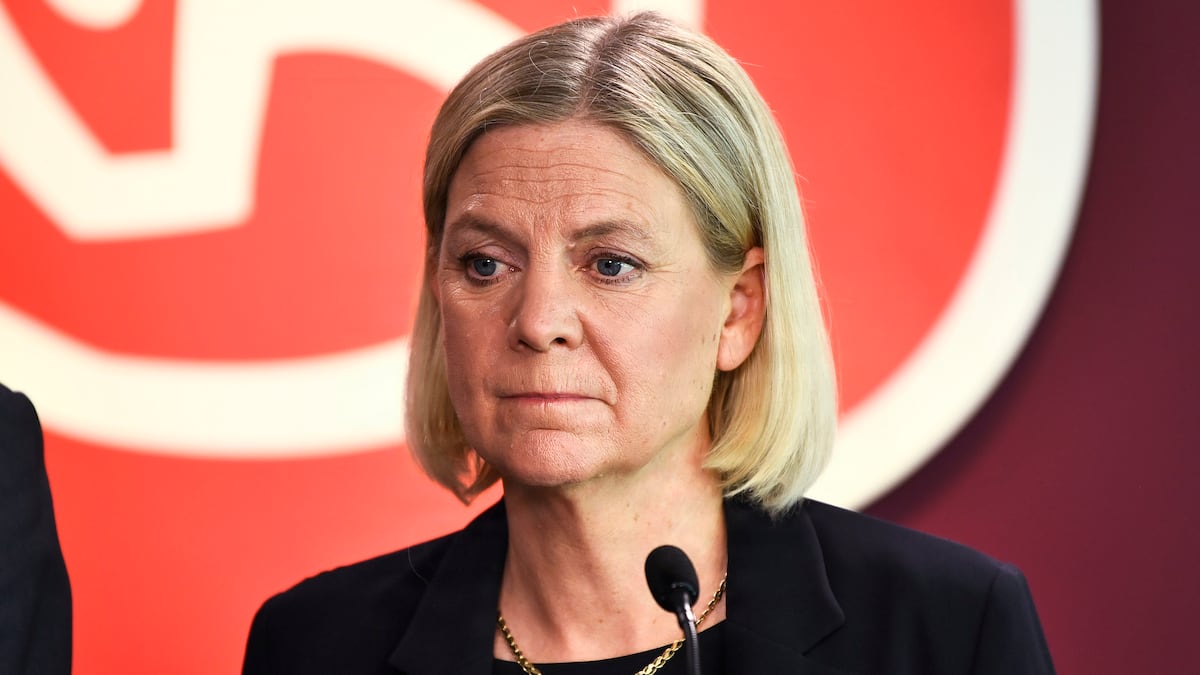 Det gik ellers lige så godt for Magdalena Andersson. Men nu er modstanderne begyndt at ånde hende i nakken | Udland | DR