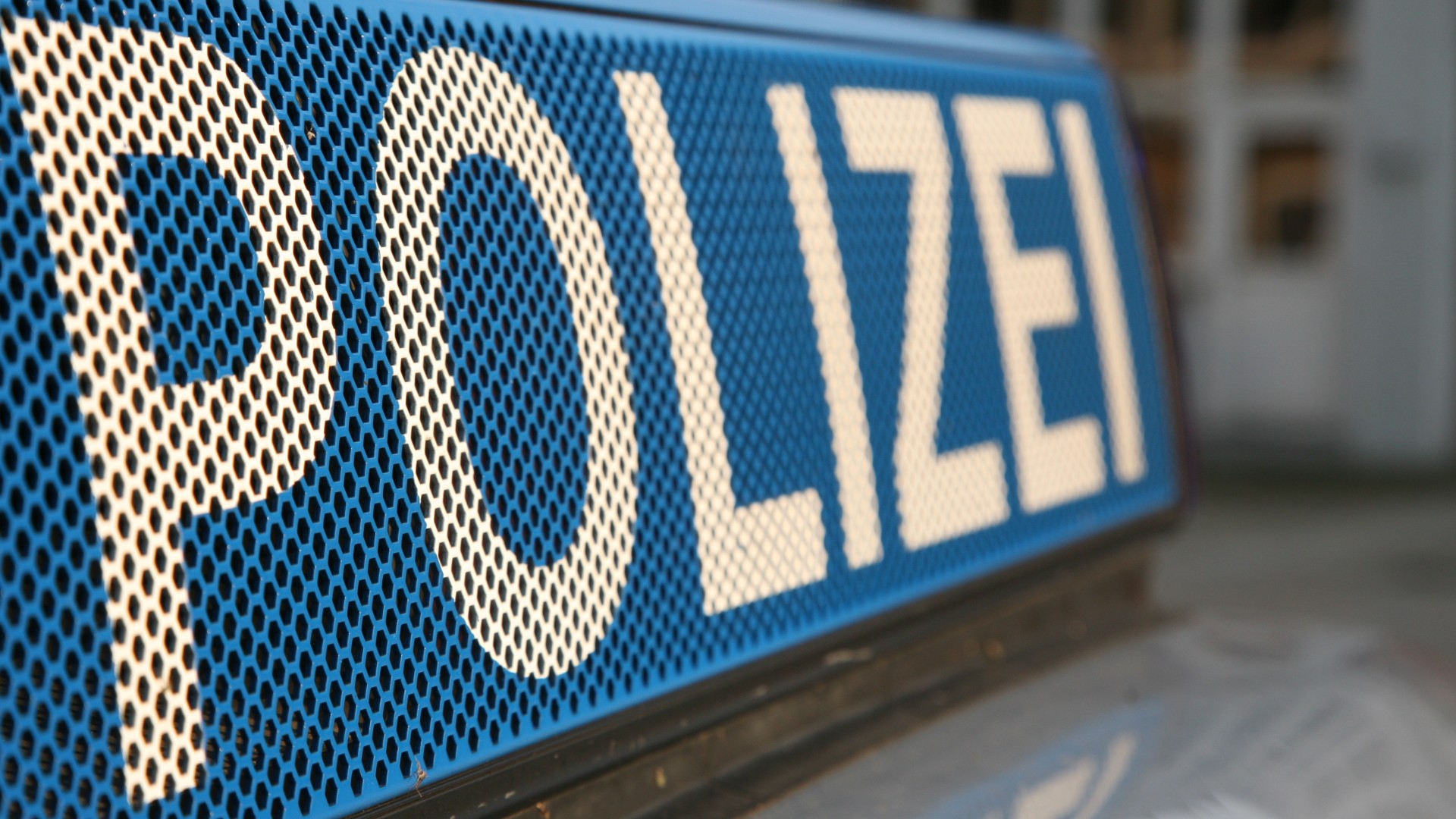 13-årig slået i ansigtet af fremmed mand