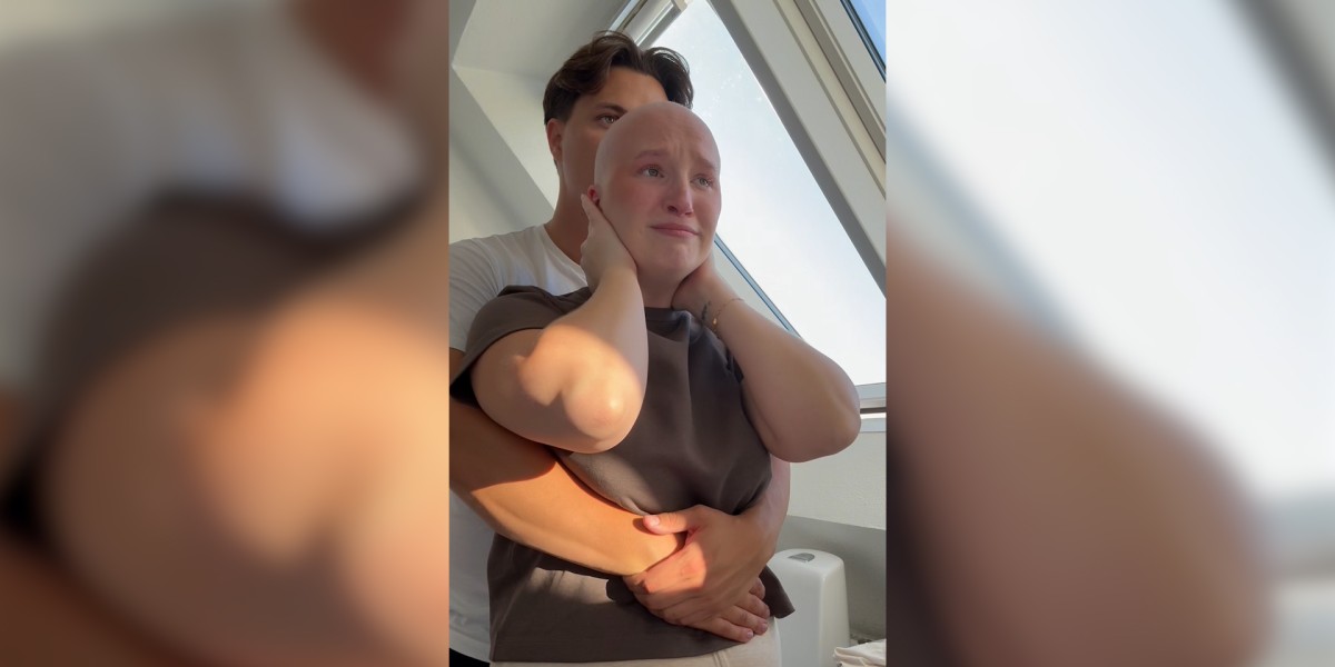 Kræften tog 24-årige Freyas hår: - Jeg ser en meget, meget syg person