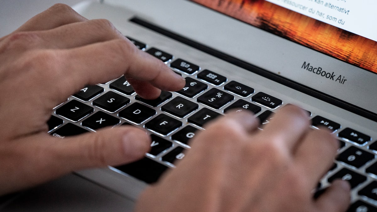 Mangler du en ny MacBook? Så skal du nok væbne dig med tålmodighed | Indland | DR