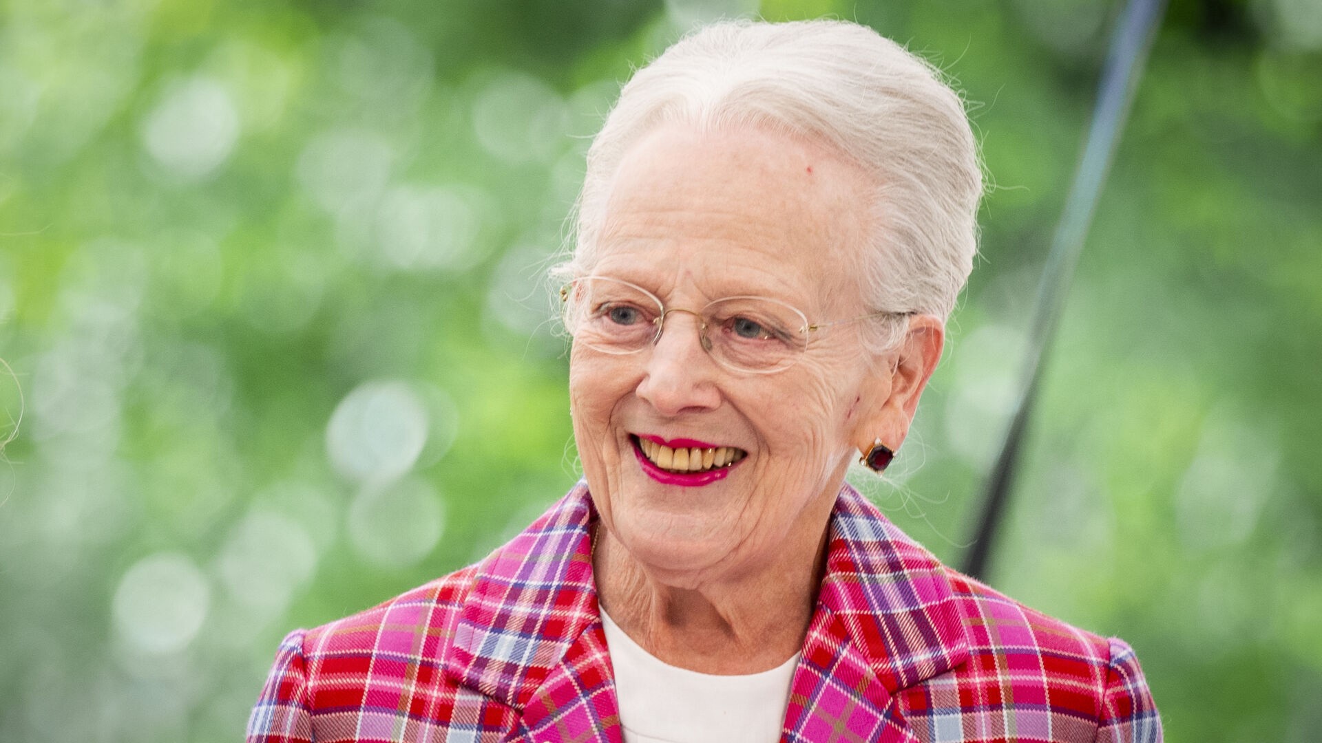 Dronning Margrethe indlagt på Rigshospitalet | TV 2 Kosmopol