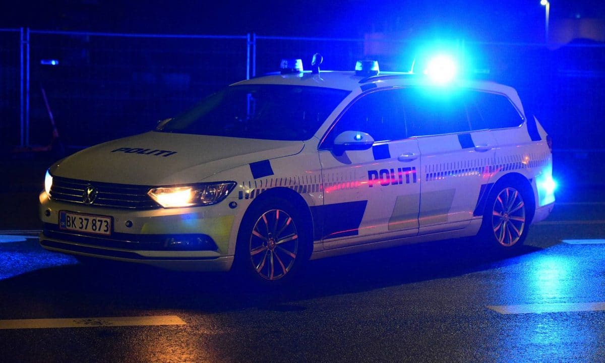 Tissede på politibil: Endte med anholdelse og alvorlige fund