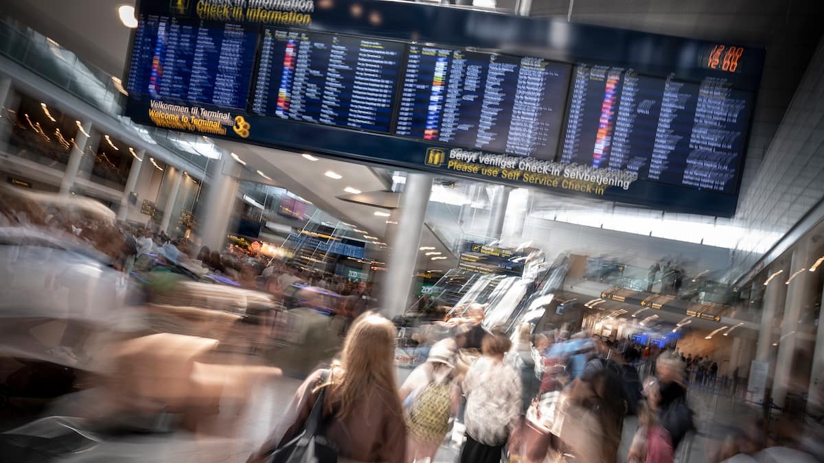 Mere end hver fjerde dansker rejser på ferie uden forsikring | Indland | DR