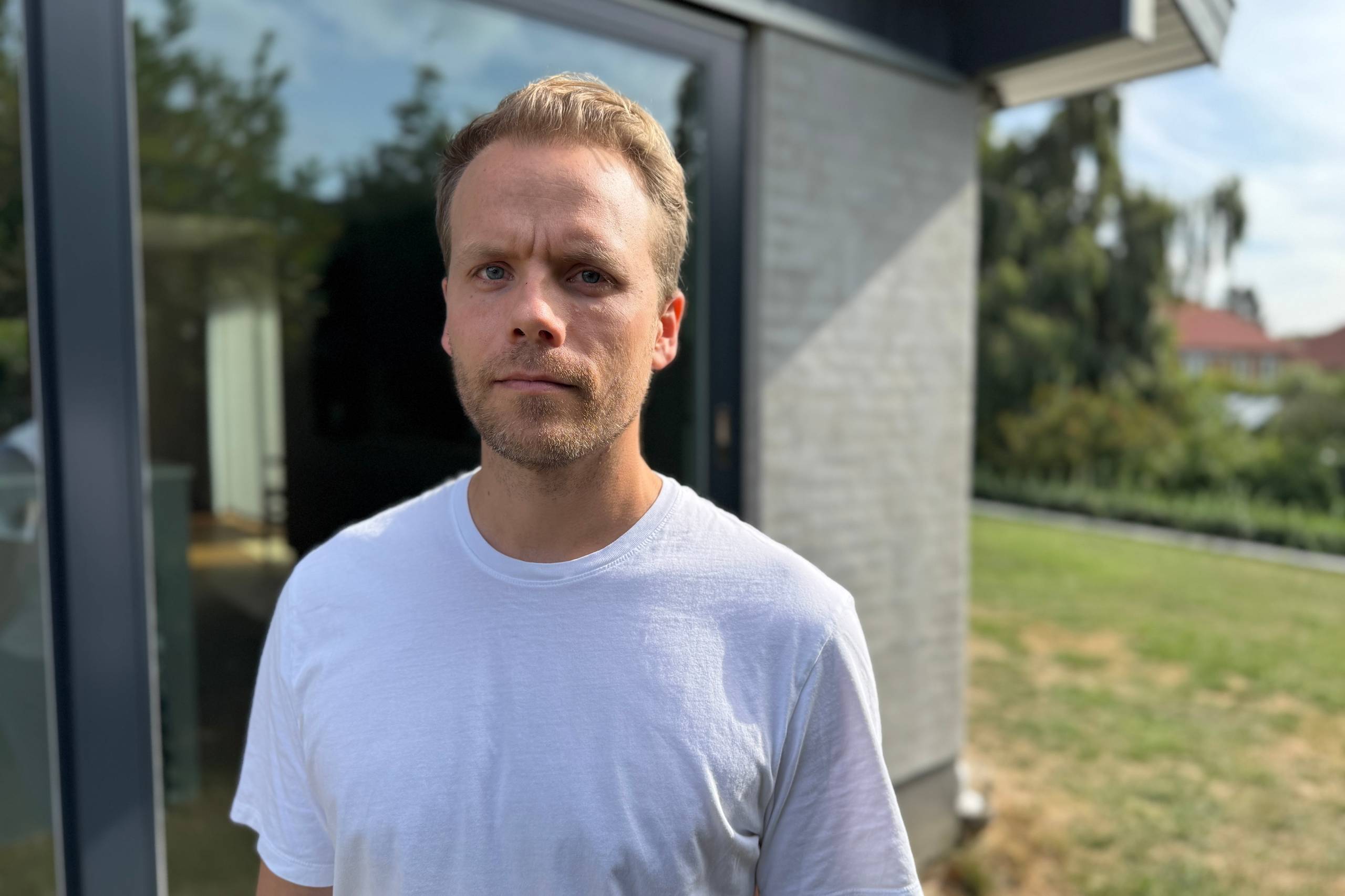 For et år siden kom sønnen slet ikke i skole. Nu vil kommunen lukke det tilbud, der fik ham tilbage: »Det gør ondt helt ind i knoglemarven« - Din Avis