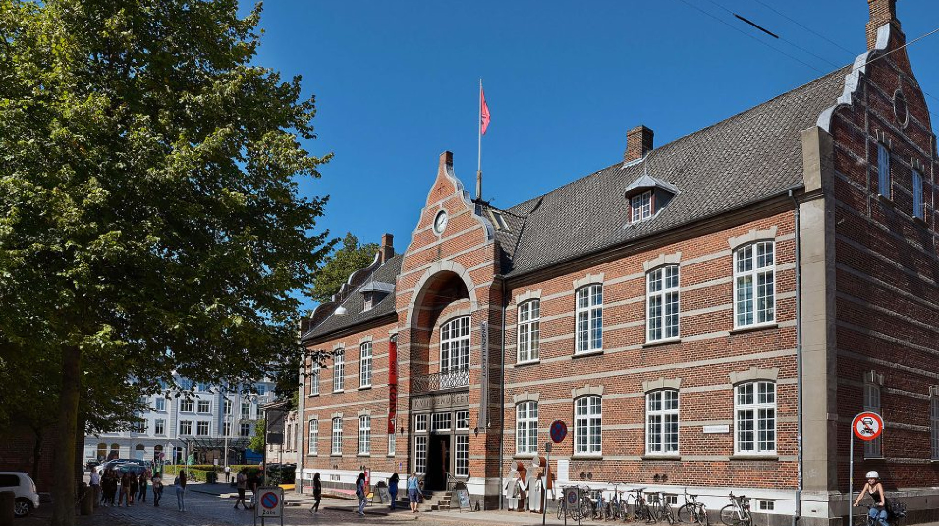 Ny fredagsbar i Aarhus byder på gratis øl