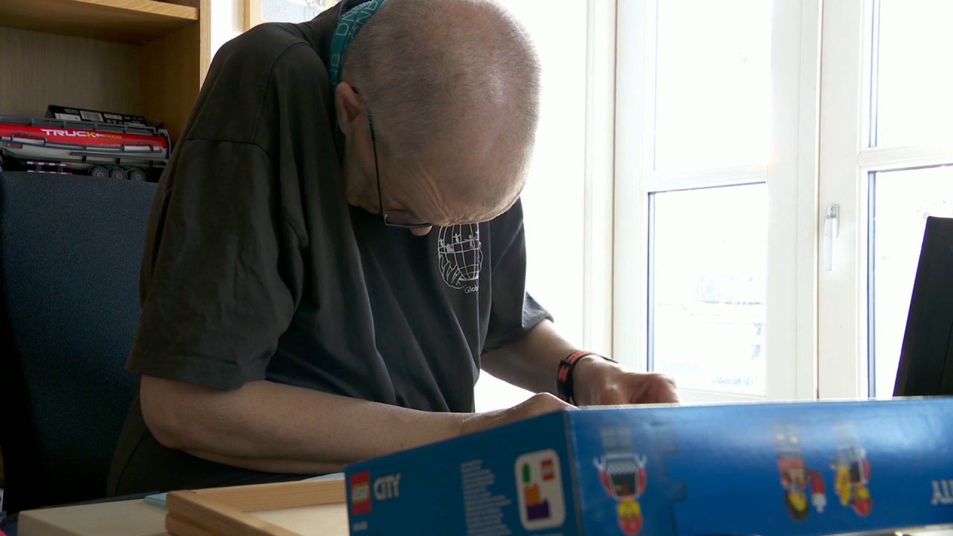 Handicappede Anders kan blive tvunget til at flytte fra sin ’familie’ | TV2 Nord - Nyheder og TV fra Nordjylland