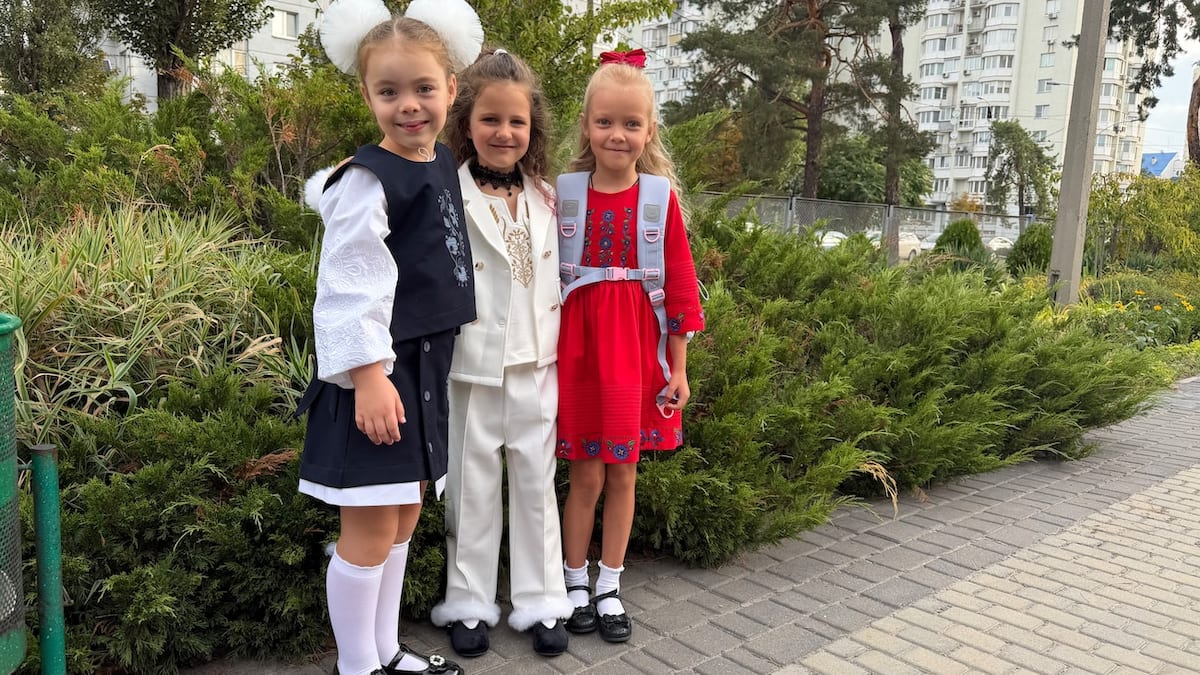 Første skoledag i Ukraine: Roman vil være professionel fodboldspiller | Udland | DR