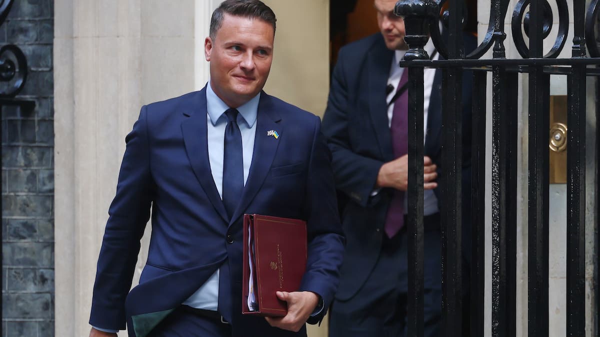 Britisk forsvarsminister slår fast: Falklandsøerne er vores | Udland | DR