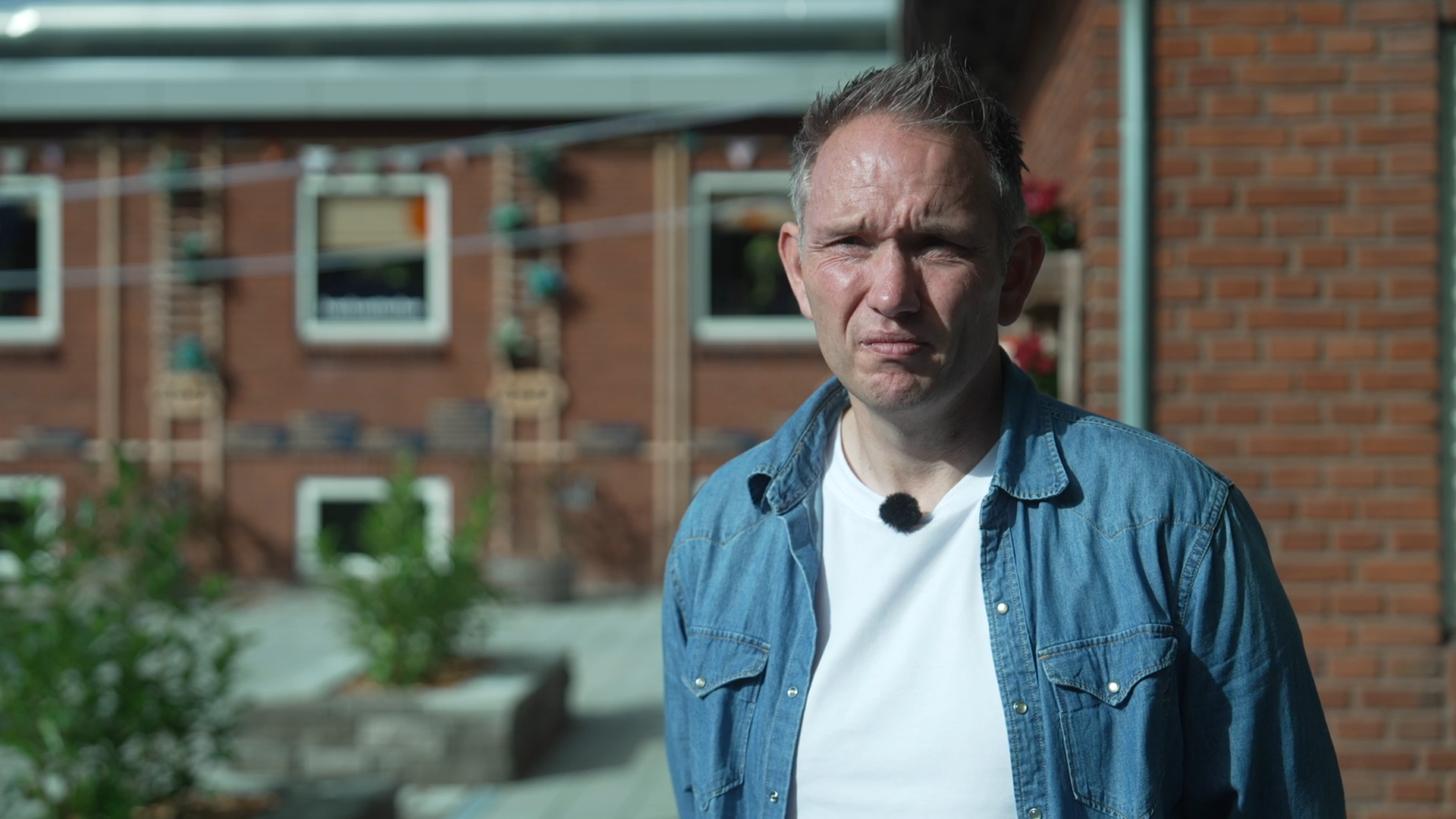 Daniel må mod sin vilje sende to ansatte hjem : Kan ikke engang få vikarer ind
