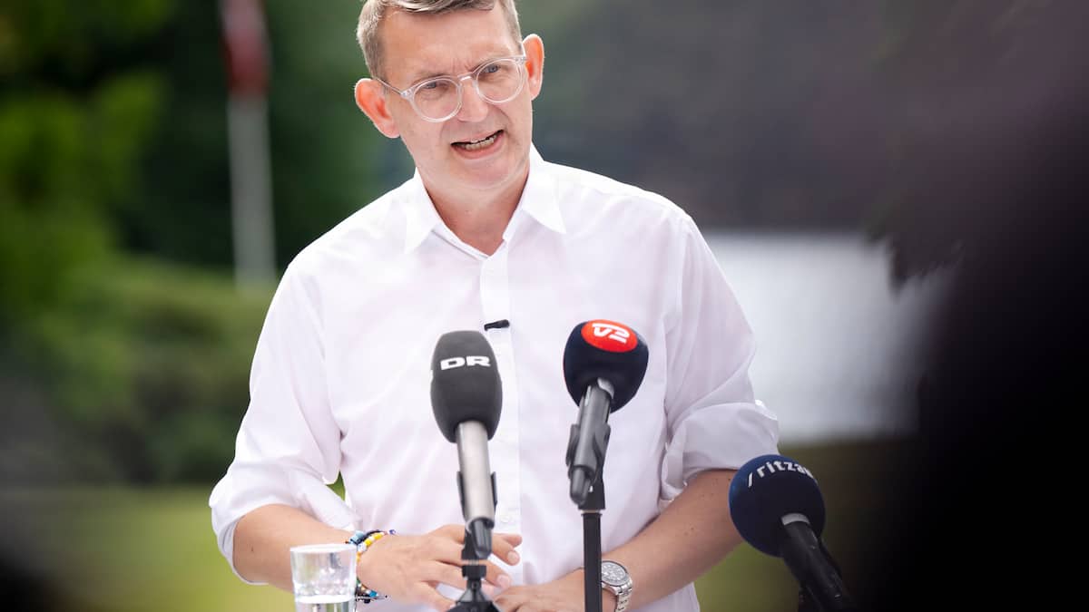 Fire ud af 18 V-politikere går mod formanden | Politik | DR