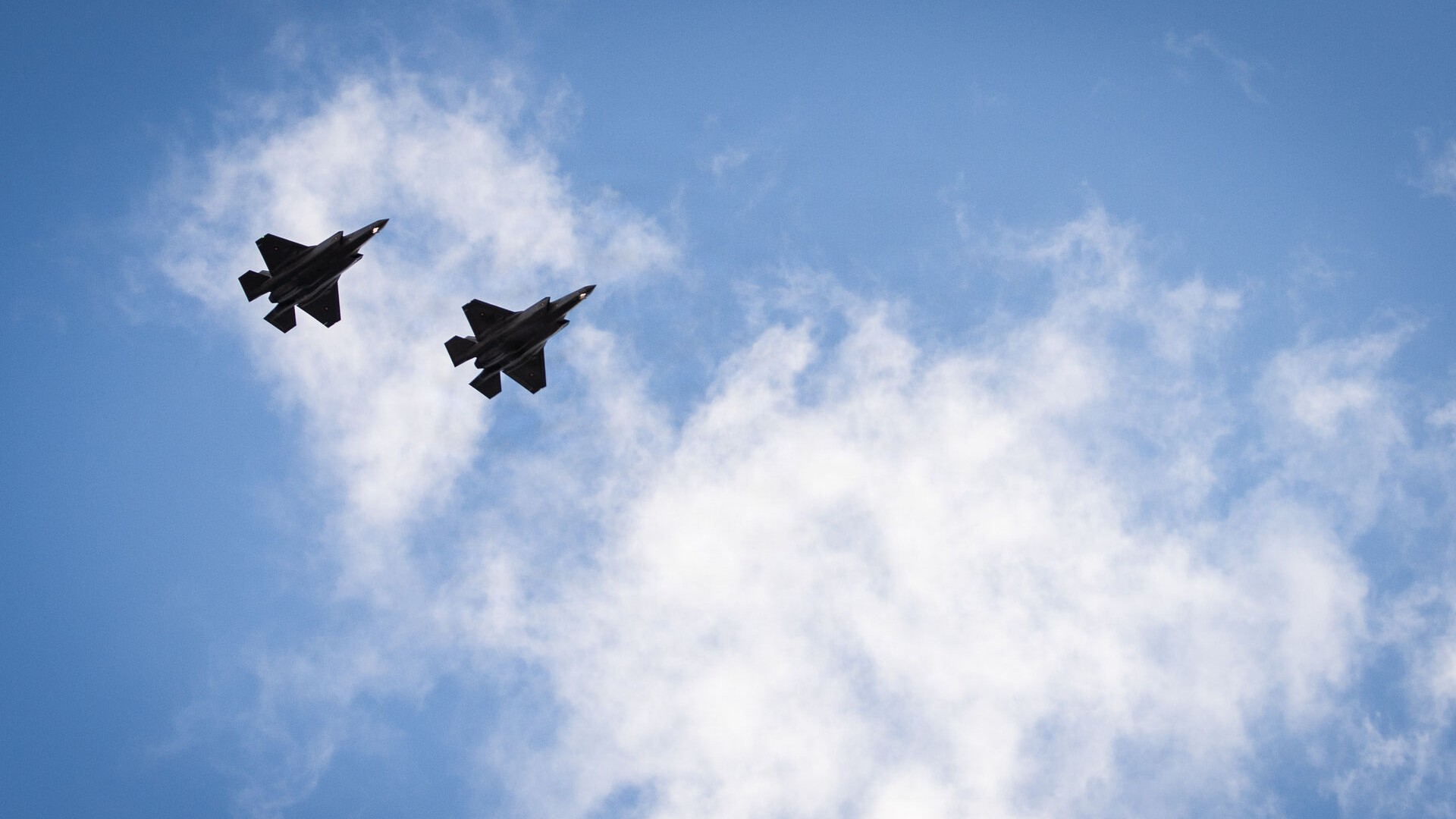 Forsvaret sender kampfly i luften | TV2 ØST