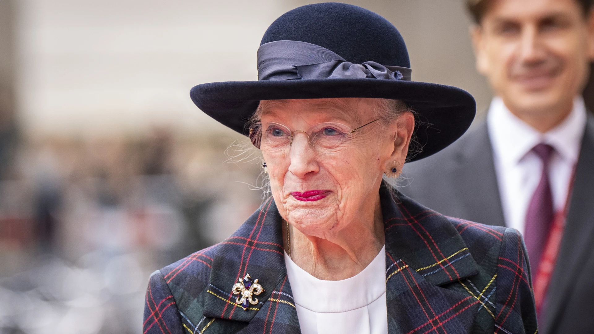 Dronning Margrethe er indlagt efter ildebefindende | TV MIDTVEST