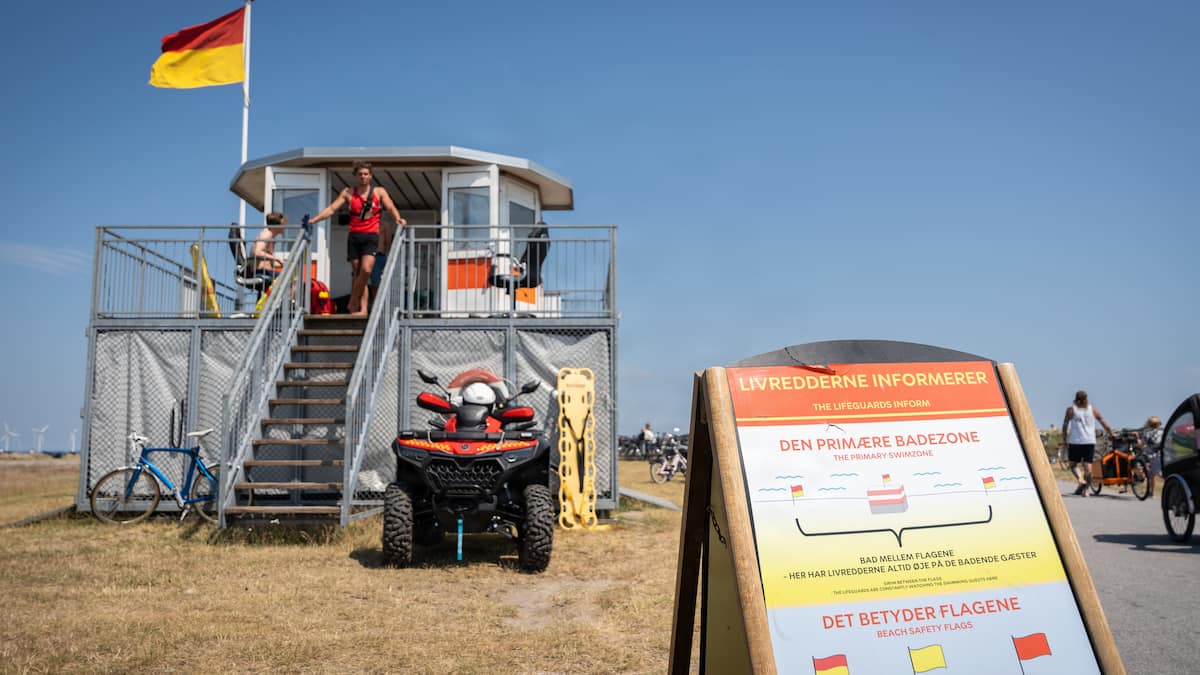 Australske livreddere undrer sig over danskernes strandvaner | Indland | DR
