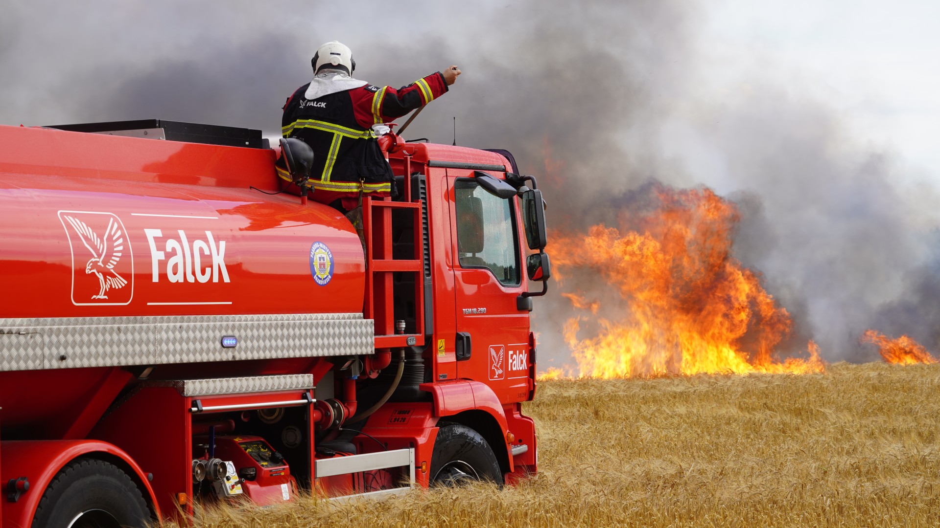 Mejetærsker antænder markbrand | TV 2 Fyn | Fynske nyheder - lokalt hver dag