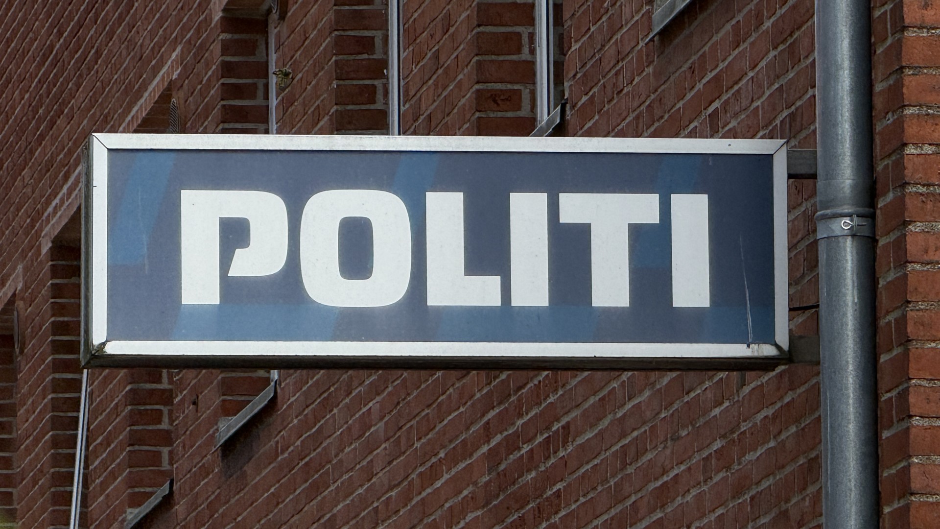 Vanvidskørsel på Falster - fuld mand ramte parkeret bil | TV2 ØST