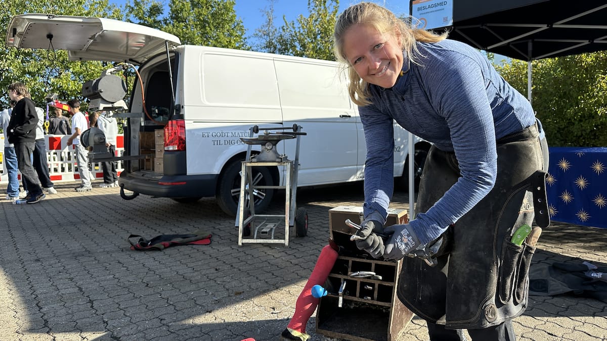 Hesteben, sikkerhedssko og kunstig lastbil skal få unge til at blive håndværkere