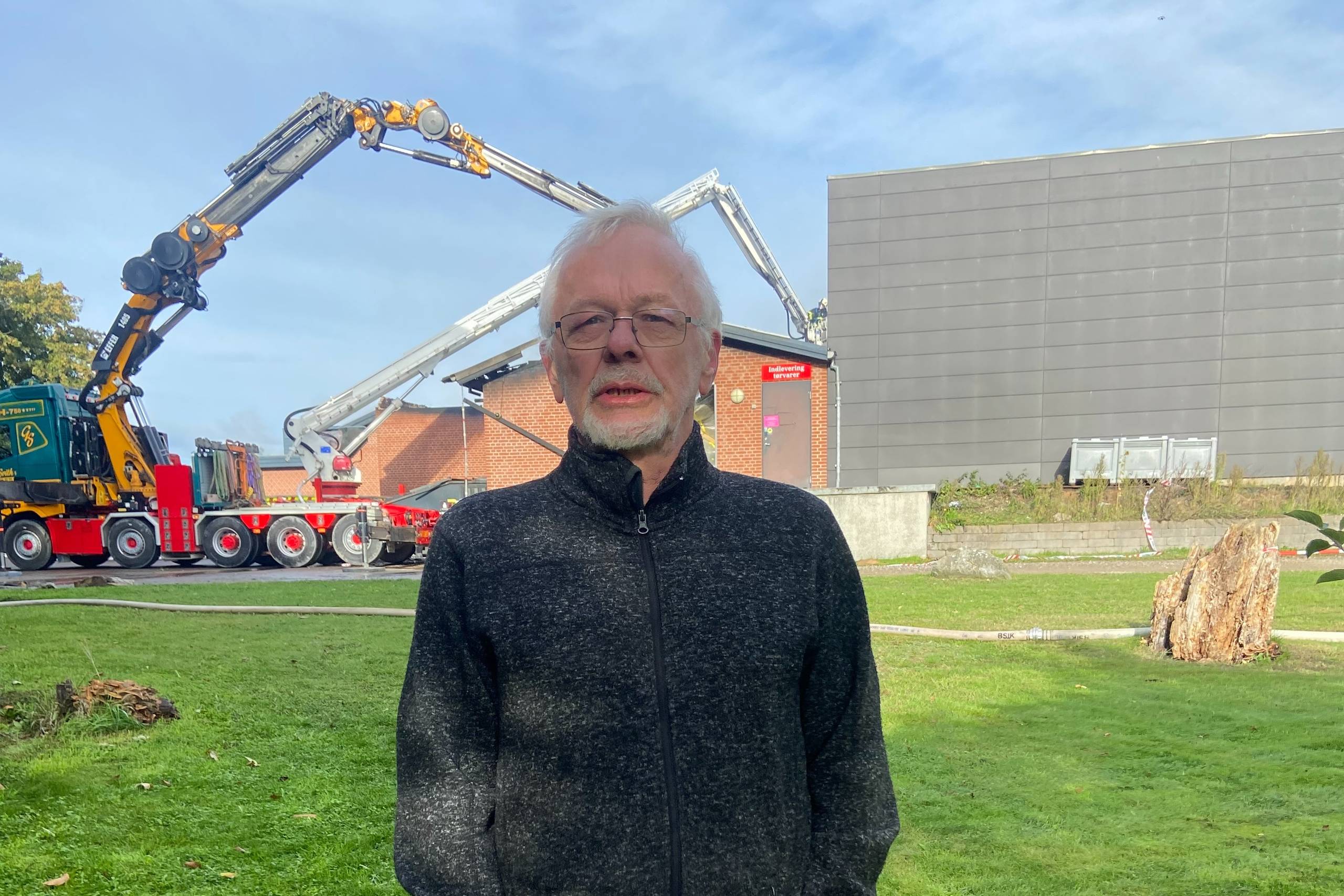 »Det gør ondt«: Jan mistede sin gamle arbejdsplads i nattebranden - Din Avis
