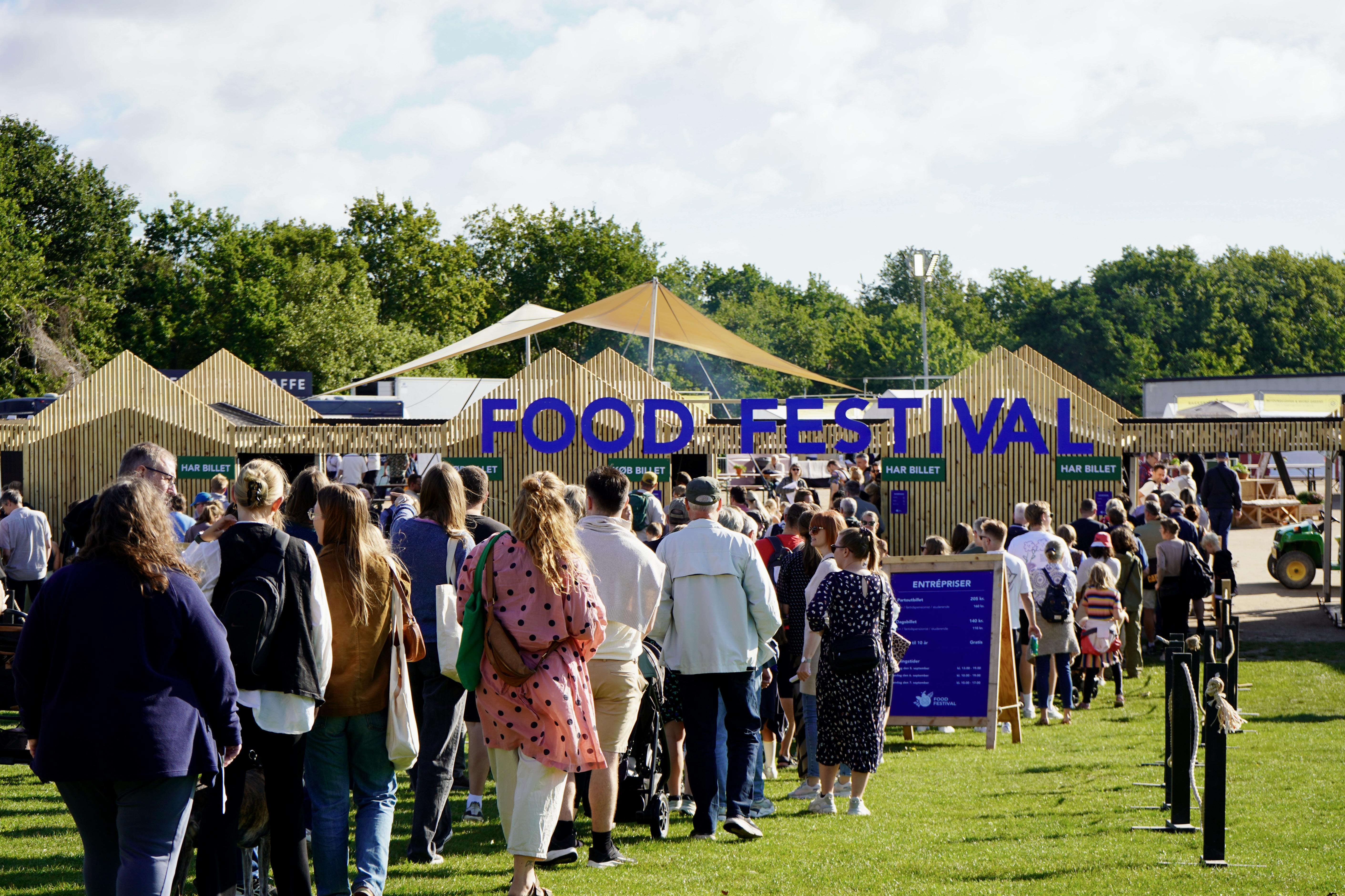 Lav kærnemælkspandekager over bål | Food Festival